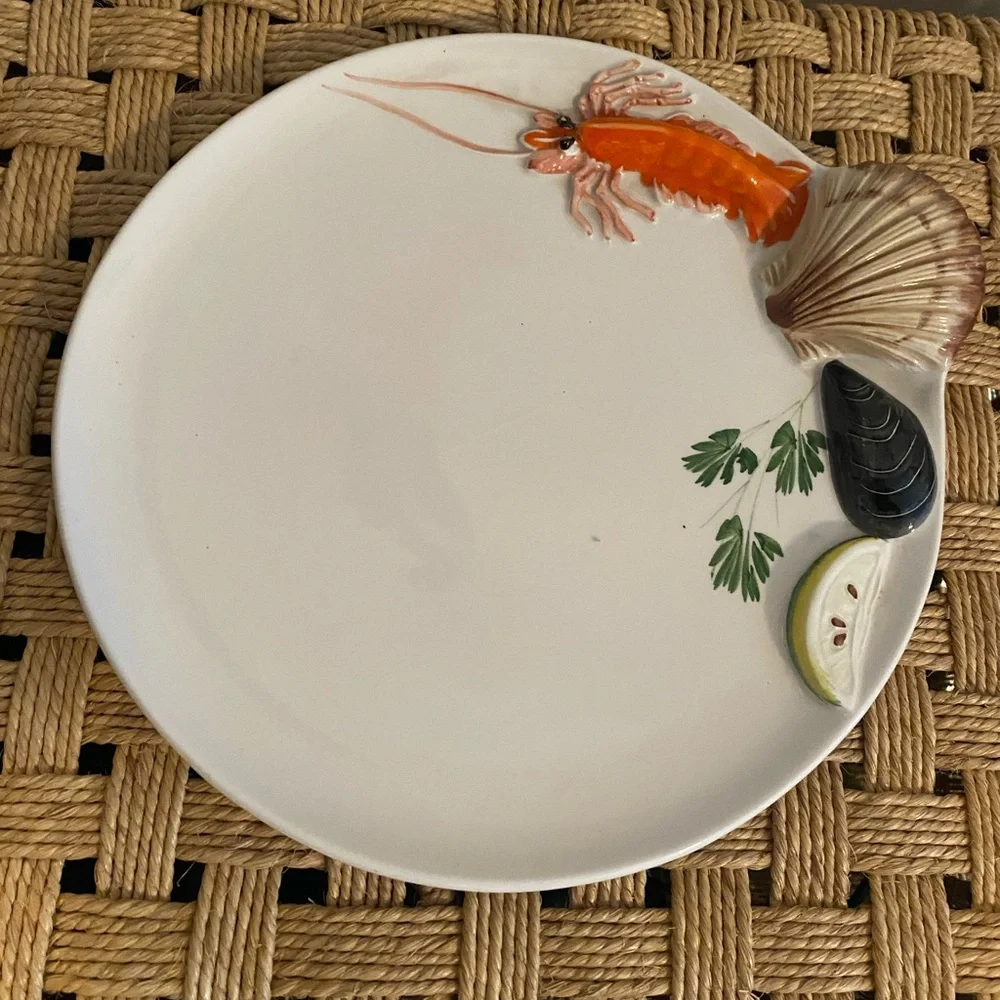 TreArt. Seafood Design Dinner Plate. NWOT. Made in Italy. Numbered. - Picture 2 of 5